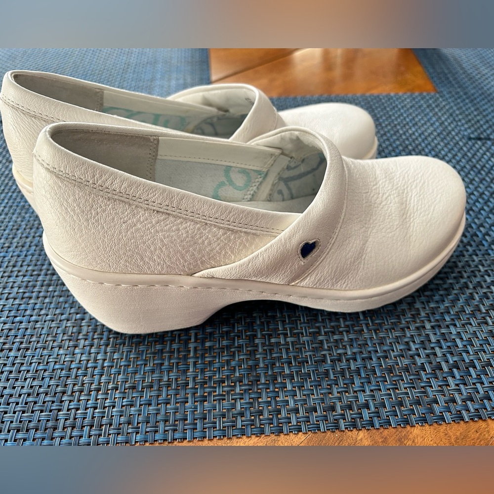 Women's White Leather Nurse Mates Bryar Shoes